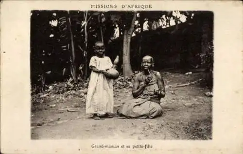 Ak Missions d'Afrique, Grand maman et sa petite fille