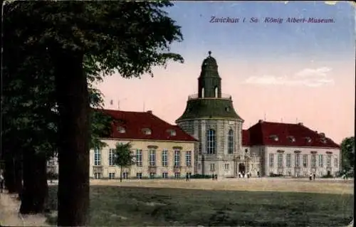 Ak Zwickau Sachsen, Blick auf das König Albert Museum, Passanten