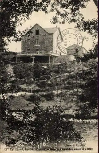 Ak Le Lonzac Corrèze, Hotel des Touristes, vu sur la Vézère