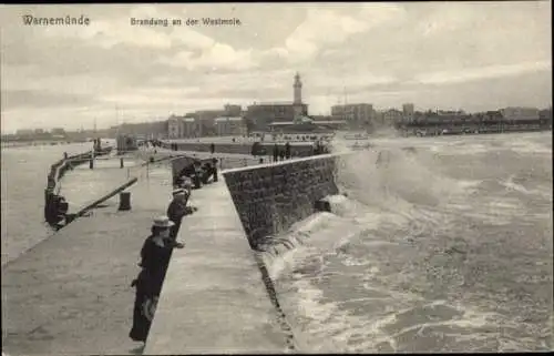 Ak Ostseebad Warnemünde Rostock, Brandung an der Westmole