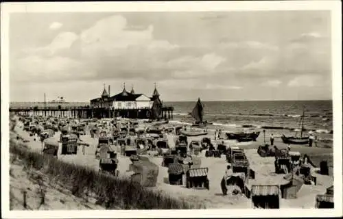 Ak Ostseebad Ahlbeck auf Usedom, Strand, Brückenrestaurant