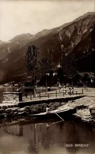 Ak Brienz Kanton Bern, Blick in den Hafen, Häuser, Boot