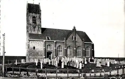 Ak Wierum Friesland Niederlande, N. H. Kirche, Friedhof