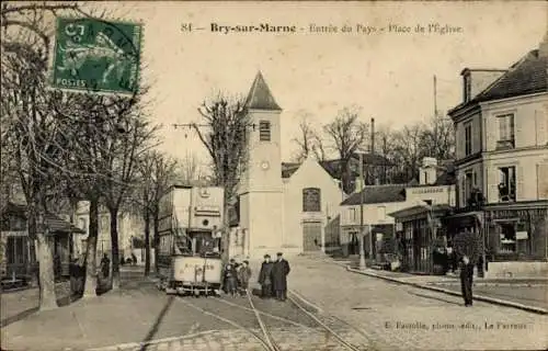 CPA Bry sur Marne Val de Marne, Entrée du Pays, Place de la Église, tram