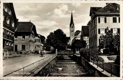 Ak Weiler Simmerberg im schwäbischen Kreis Lindau Bodensee, Straßenpartie nebst Fluss