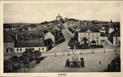 Ak Sadská Mittelböhmen, Marktplatz, Denkmal