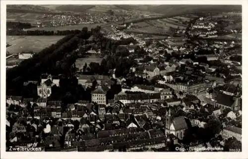 Ak Zweibrücken, Fliegeraufnahme, Blick a. d. Ort, Wald