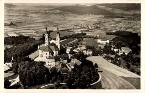 Ak Bad Staffelstein am Main Oberfranken, Fliegeraufnahme von Vierzehnheiligen mit Schloss Banz