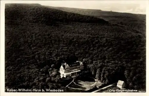 Ak Wiesbaden in Hessen, Fliegeraufnahme, Kaiser Wilhelm Heim