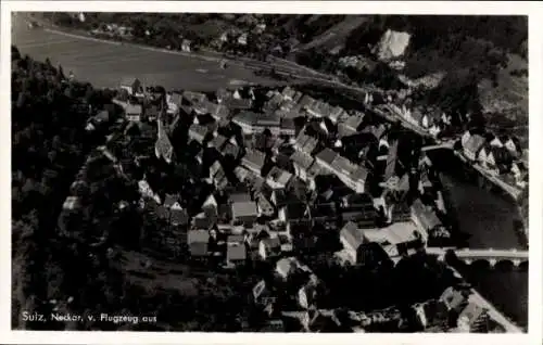 Ak Sulz am Neckar in Baden Württemberg, Fliegeraufnahme, Blick auf den Ort mit Umgebung