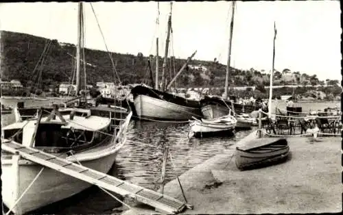 Ak Saint Mandrier sur Mer Var, Yacht und Tartanes im Hafen