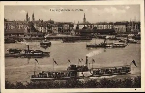 Ak Ludwigshafen am Rhein, Dampfer, Flussansicht, Gebäude, Türme, Stadt