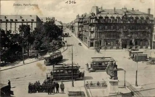 Ak Sedan Ardennes, Platz Turenne, Straßenbahnen, 19 Reserve Division