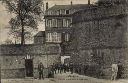 Ak Charleville Mézières Ardennes, Porte d'entrée de la Citadelle, Soldaten, Schilderhaus