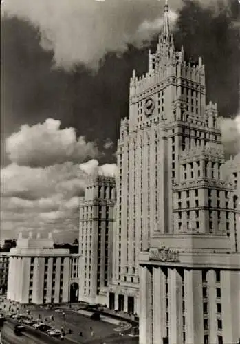 Ak Moskau Russland, Hochhaus am Smolensker Platz, Außenministerium der UdSSR