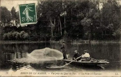 CPA Val de Marne, Vue prise du Quai du Parc, Pêcheur