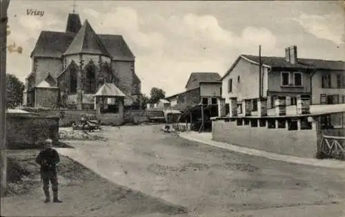 Ak Vrizy Vouziers Ardennes, Straßenpartie