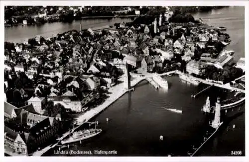 Ak Lindau am Bodensee Schwaben, Fliegeraufnahme, Hafen