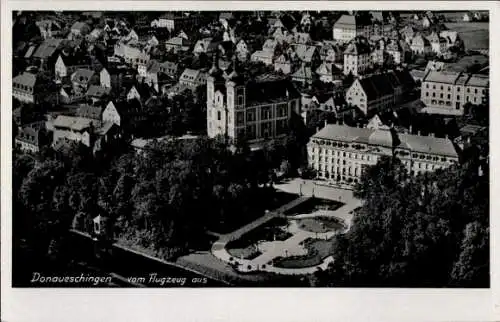 Ak Donaueschingen, Fliegeraufnahme vom Schloss, Anlagen