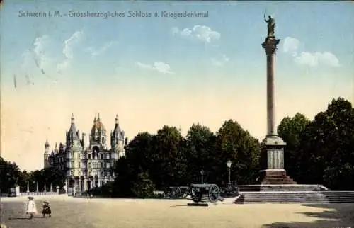 Ak Schwerin in Mecklenburg, Großherzogliches Schloss, Kriegerdenkmal