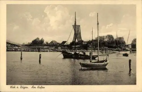 Ak Wiek auf Rügen, Am Hafen, Boote