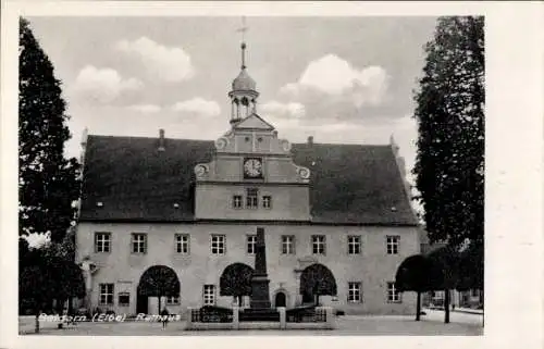 Ak Belgern an der Elbe Sachsen, Rathaus, Denkmal