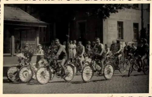 Ak Oberlungwitz in Sachsen, Fahrradfahrer