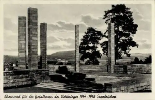 Ak Saarbrücken im Saarland, Ehrenmal für die Gefallenen des Weltkrieges 1914 - 1918