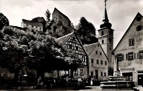 Ak Pottenstein in Oberfranken, Marktplatz, Brunnen