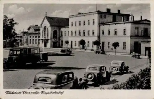 Ak Eberswalde in der Mark, Hauptbahnhof, Autos