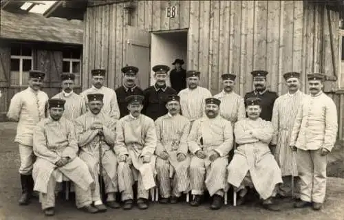 Foto Ak Zwickau in Sachsen, Deutsche Soldaten in Uniformen, Lazarett