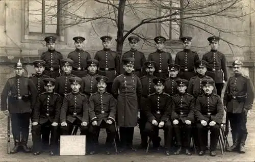 Foto Ak Zwickau in Sachsen, Deutsche Soldaten in Uniformen, Gruppenaufnahme