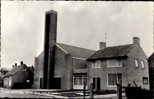 Ak Koudekerke Zeeland, Kirche mit Pfarrhaus