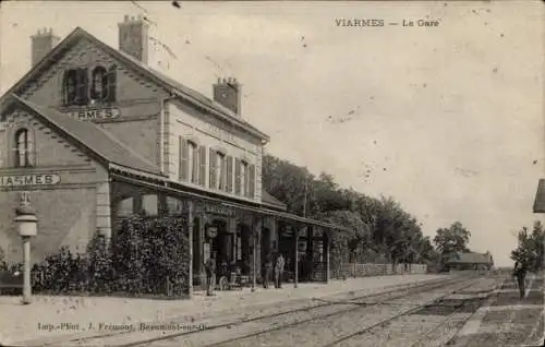 Ak Viarmes Val-d'Oise, Bahnhof, Gleisseite