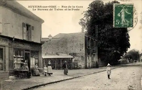 CPA Auvers-sur-Oise Val d'Oise, Rue de la Gare, Bureau de Tabac et la Poste