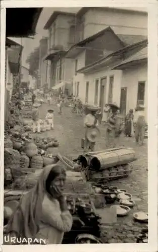 Foto Ak Pando Uruguay, Urupan, Verkäufer am Straßenrand in der Gasse