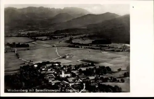 Ak Wackersberg in Oberbayern, Fliegeraufnahme, Benediktenwand