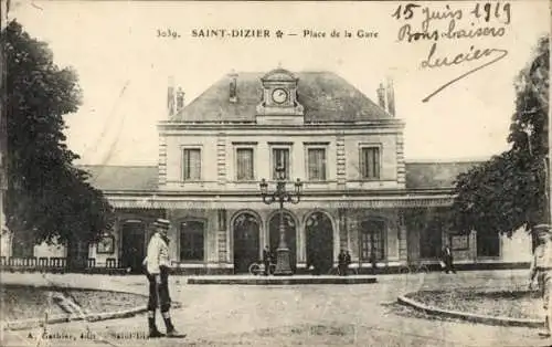 Ak Saint Dizier Haute Marne, Bahnhof, Bahnhofsplatz