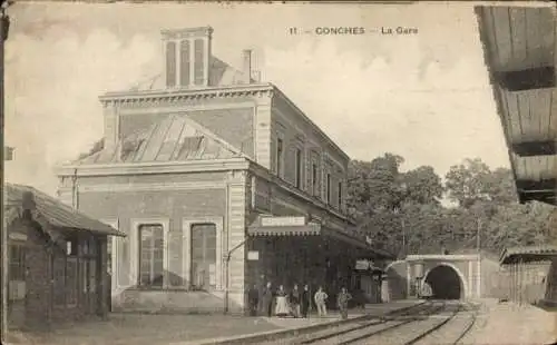 Ak Conches en Ouche Eure, Bahnhof, Gleisansicht