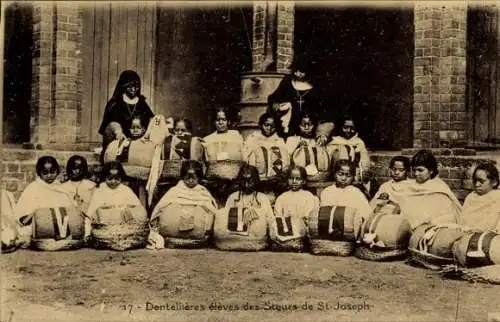 Ak Missions, Dentellières élèves des Soeurs de St-Joseph