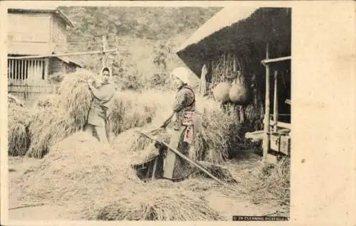 Ak Japan, Frau in Tracht, Heuernte