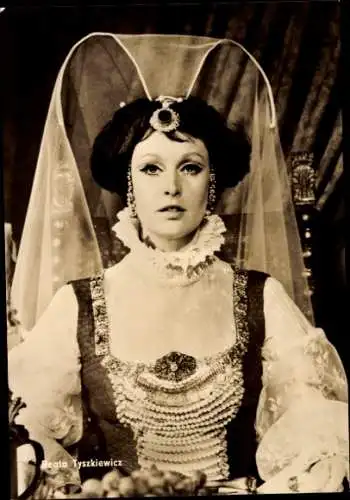 Ak Schauspielerin Beata Tyszkiewicz, Portrait, Kleid, Film Maria und Napoleon, Film Die Puppe