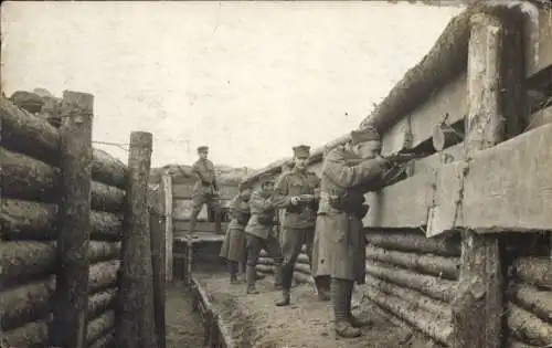 Foto Ak Przemyśl Polen, Schützengraben, deutsche Soldaten, 1. WK