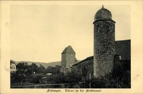 Ak Fladungen in der Rhön Unterfranken,  Türme an der Stadtmauer, historisches Gebäude, Stadtan...