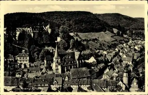 Ak Stolberg im Harz, Stolberg, historische Gebäude, Fachwerkhäuser, Kirchturm, Bewaldete Hügel