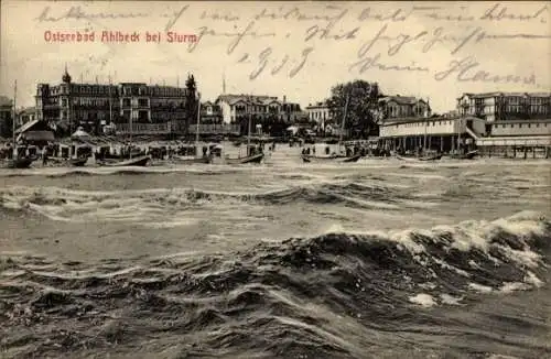 Ak Ostseebad Ahlbeck auf Usedom, Ahlbeck bei Sturm, Gebäude am Strand, raue See, historische A...