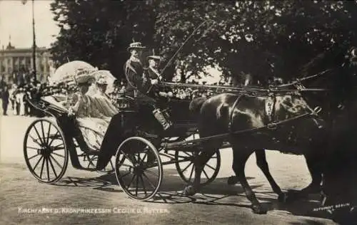 Ak Berlin, Kronprinzessin Cecilie und Mutter, Kutsche, Fahrt zur Kirche