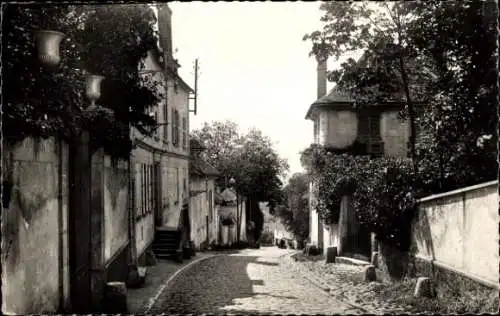 Ak Neauphle le Chateau Yvelines, La Grande Rue vers la descente