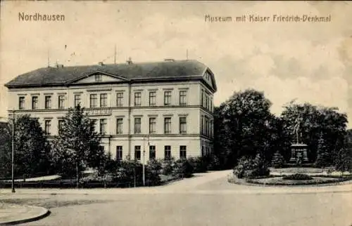 Ak Nordhausen am Harz, Museum mit Kaiser Friedrich Denkmal