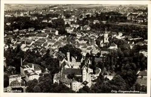 Ak Glauchau in Sachsen, Stadtansicht mit Schloss, Fliegeraufnahme